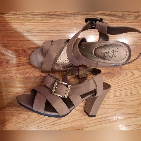 LifeStride Tan Strappy Heels - Size 10M - Bronze Buckle‎ - Picture 1 of 6